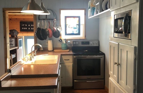 Caseville House | RIVERFRONT RETREAT/heart of DOWNTOWN CASEVILLE - short stroll to BEACH/sleeps 6