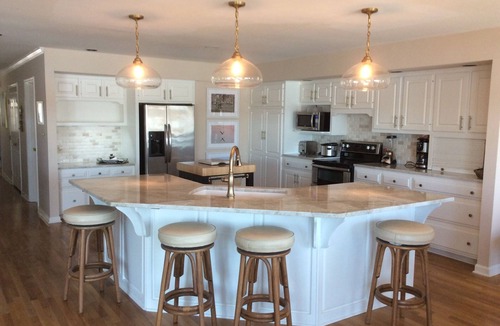 Prospect House | Riverfront retreat. Stunning view. Dock. 20 minutes to downtown Louisville.