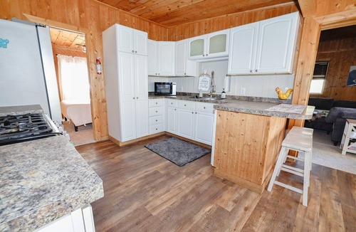 Barryton House | Riverfront | Sauna, Fireplace, Firepit & Huge Deck