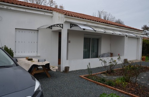 Marans House | Riverside, 30mn La Rochelle/ile de ré, 500 M commerce; . animals accepted