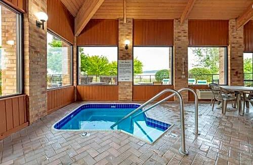 Coopersville Hotel | Rodeway Inn Coopersville