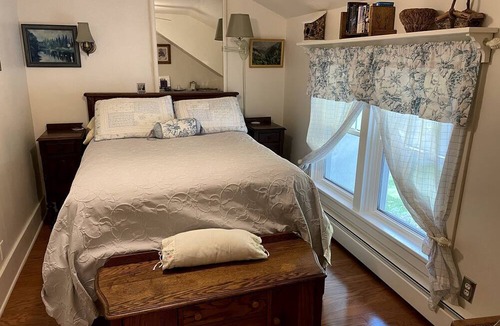 Elkhorn House | Romantic Bed and Breakfast Getaway near Lauderdale Lakes in Wisconsin