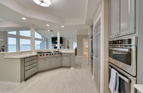 Traverse City House | Rooftop Deck, Bay Views! Traverse City Penthouse