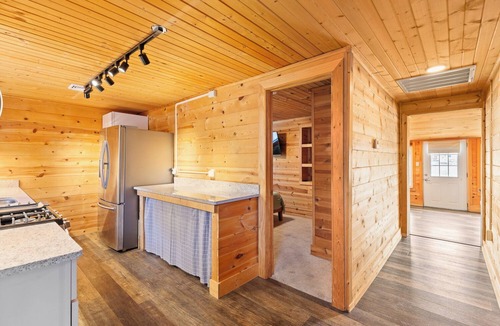 Manitou Beach-Devils Lake Cottage | Round Lake Cozy Getaway 3-bedroom cottage Sleeps 6 with optional Pontoon Boat