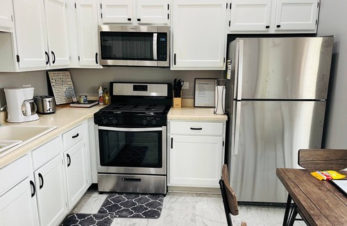Mundelein House | Roxan Cozy Corner Mundelene Sailor’s Welcome House/Navel Family Retreat