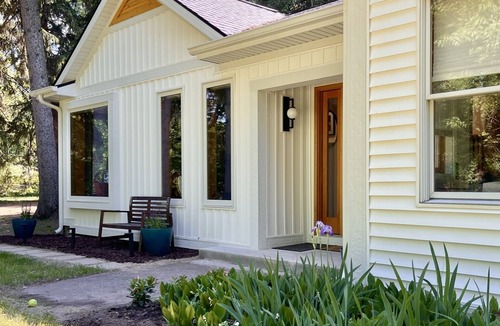 Harbert House | Ruby's Retreat - 3BR cottage in Sawyer near Warren Dunes