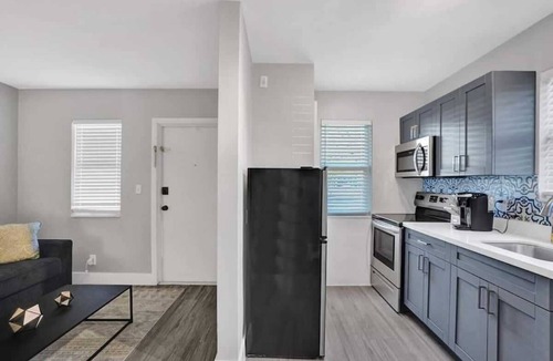 Poinciana Park Apartment | Rustic 1BR Apt in FTL with Kitchen & Pool