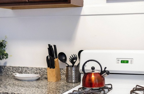 Berwyn Apartment | Rustic APT/Near Hosp/25mins to ORD/MDW/DT/Free Parking & WIFI