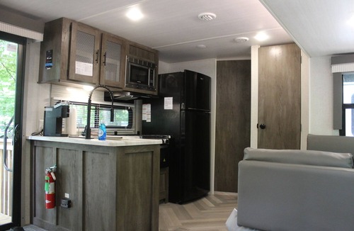 Empire RV Rental | RV Rental #6 Sleeps 6 people