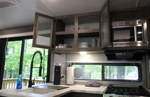 Empire RV Rental | RV Rental #6 Sleeps 6 people