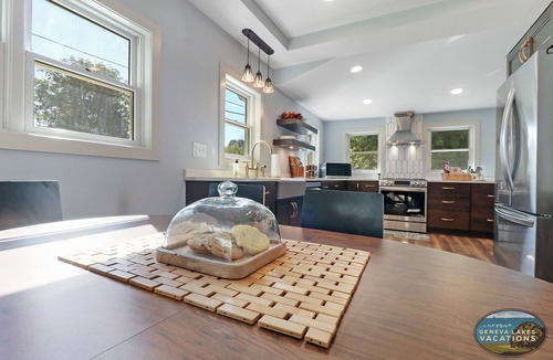 Lake Geneva House | Sage Street Bungalow- Beautifully renovated, Wheel Chair Access Friendly, Firepit