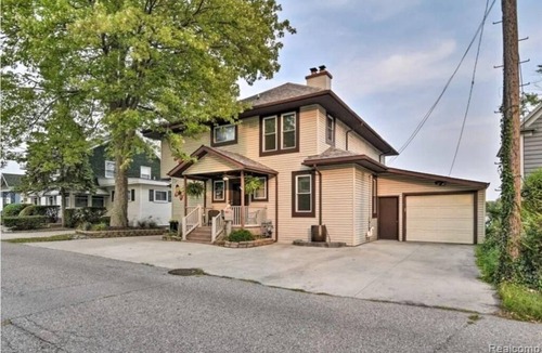 Algonac House | Saint Clair River front Retreat With 6 Beds - Enjoy Fishing-Kayak-Relax