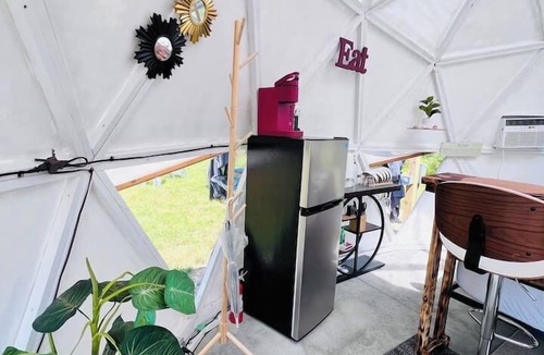 South Haven Cabin | Sandbar Nook/Sleeps 4/Pet Friendly/Private Hot Tub