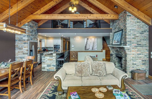 Stambaugh House | Sauna & Pool Table: Family Home on Lake Chicagon