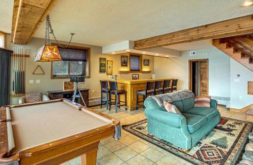 Stambaugh House | Sauna & Pool Table: Family Home on Lake Chicagon