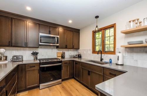 Shorewood-Tower Hills-Harbert House | Sawyer Beauty Close To Everything!