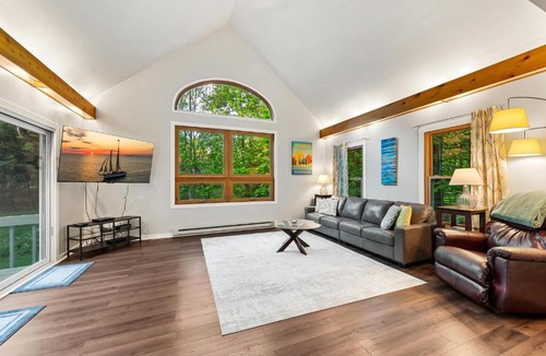 Sister Bay House | Scandia- Secluded Home, Walk to Marina, Game Room & Hot Tub