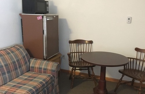 Wellston Hotel | Scully's Manistee Outpost Motel