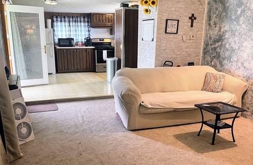 Hatley House | Secluded hideaway on 1 acre . Relax, hot tub, Wi-Fi. Pet friendly.