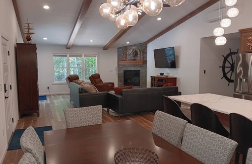 Sturgeon Bay House | Secluded Lake Michigan Retreat 4BR/4BA, EV Charging, Near Cave Point