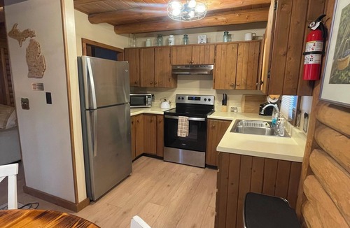 South Haven Cabin | Secluded Log Cabin with trail to North Point County Park to the beach.