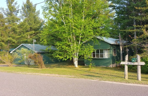 Au Train House | Secluded Retreat w/river access near Lake Superior Beach and Pictured Rocks