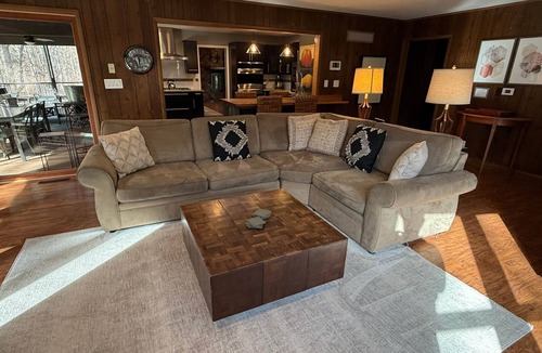 Pullman House | Secluded Riverfront Getaway