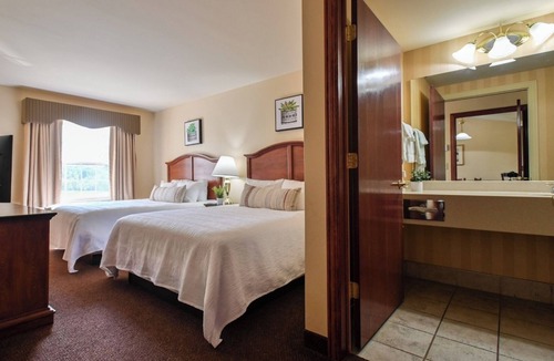 Pembine Hotel | Serene Island Retreat w/Scenic River View! Outdoor Pool, Gym, & Free Parking!