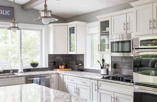 Grawn House | Serene Lakehouse - Private Beach, Kayaks, Pickleball, various games, and near TC