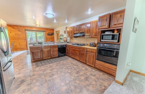 Newberry House | Serenity Pines: Sleeps 7-Pet Friendly-Secluded forest-ATV,Snowmobile Trails close!