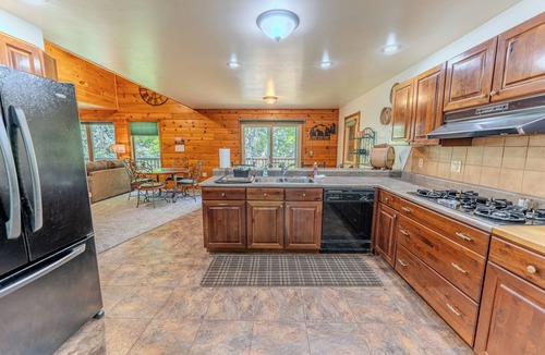 Newberry House | Serenity Pines: Sleeps 7-Pet Friendly-Secluded forest-ATV,Snowmobile Trails close!