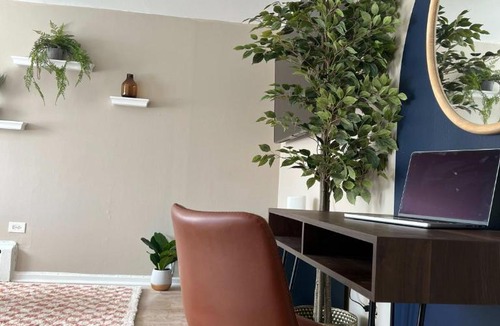 Lombard Apartment | Serenity & Style With Parking