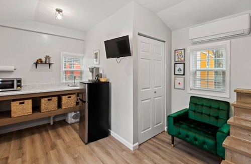 Notasulga Cabin | Serenity Tiny Cabin - 9 Miles to AUBURN AL & Jordan Hare Stadium