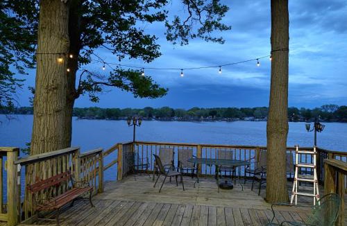 Monticello Hotel | Shafer Lakeside Resort