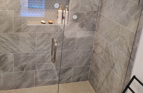 Deford Condo | Shay Lake 3-bedroom unit and clubhouse