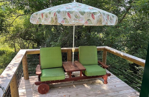 Village of Bloomfield Apartment | Sherwood Forest Treetop Sanctuary! 1-bdrm apt. just 5 miles from Lake Geneva!