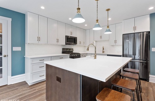 Union Pier House | Short walk to the beach. 4 bedrooms, 4 bathrooms. 1 outdoor shower. .5acre yard