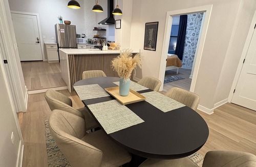 Wrigleyville Apartment | Shorter Walk To Wrigley Than A Home Run
