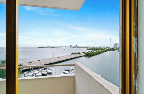 North Bay Village Condo | Skyline View, Free Parking, Balcony Discount Special, Beautiful Beaches