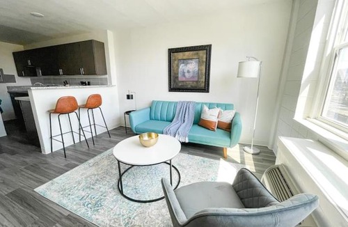 Corryville Apartment | Sleepover Downtown Cincinnati 1BD 1BA Apartments