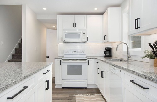 Saugatuck House | Sleeps 10-Hot Tub-Close to Downtown-Resort Pool