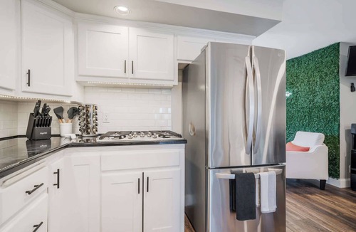 Kaukauna House | Sleeps 30 | Crew-Friendly | Pool & Hot Tub