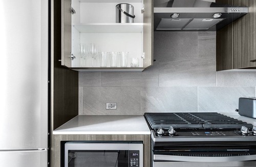West Loop Apartment | Smart West Loop Studio w/Pool, Gym, nr. Fulton Market, by Blueground