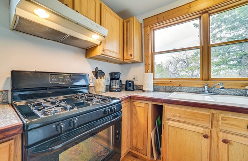 Mackinaw City Cottage | Snowmobiling Hub! Mackinaw City Home 3 Mi to Beach