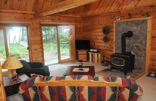 Bliss Township Cabin | Sommerset Lake House: A beautiful log cabin on Lake Michigan with sandy beach