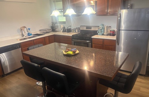 Oak Lawn Apartment | Soothing 1 bedroom apartment with AC in charming Oak Lawn,