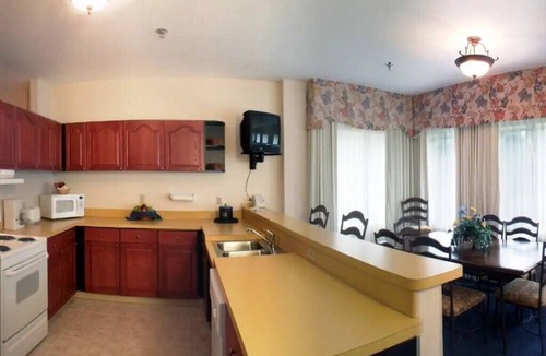 Mishawaka Villa | South Bend | Family Game Hub | Pool + Hot Tub | 2BR Deluxe Condo