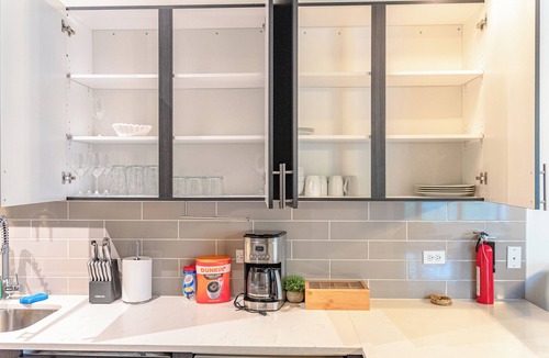 Near South Side Apartment | South Loop Chicago 3BR Corner Suite Near Museum Campus & Millennium Park
