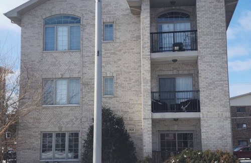 Chicago Ridge Apartment | Spacious 2-bedroom apartment in perfect Chicago Ridge with Central AC & Heat