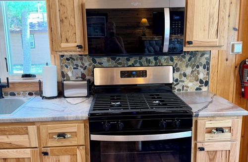Au Train Cabin | Spacious 2 Bedroom Cabin @ Northwoods Resort